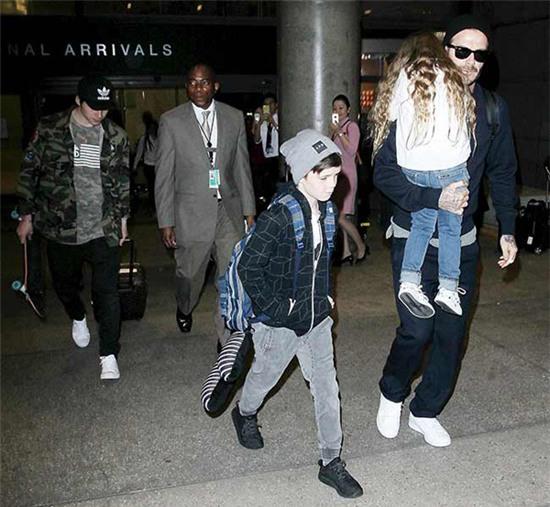 tieu-thu-harper-ngu-guc-tren-vai-bo