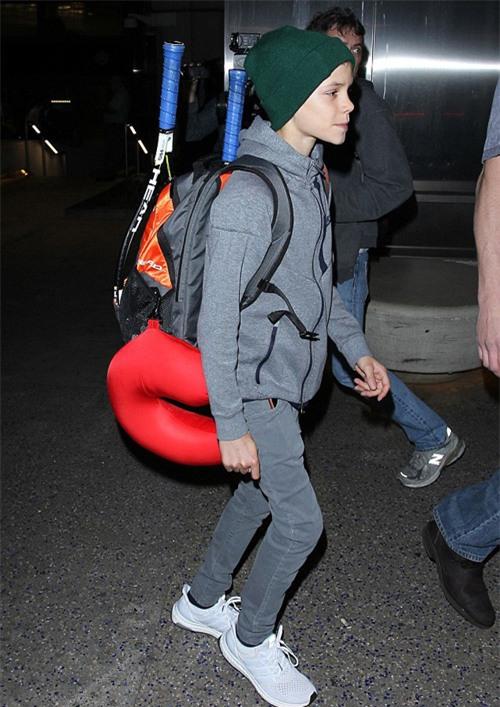 tieu-thu-harper-ngu-guc-tren-vai-bo-5