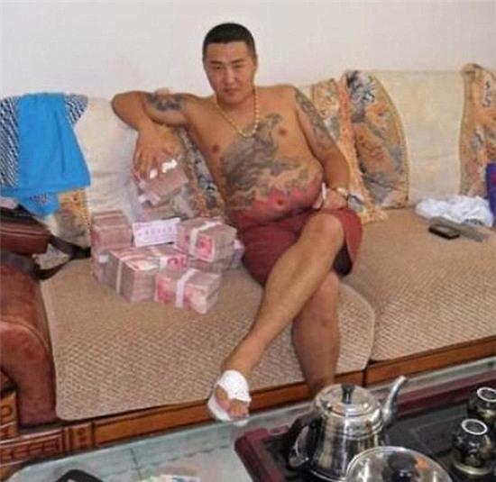 Cuộc sống bí ẩn ít người biết về gã gangster Trung Quốc - Ảnh 11.