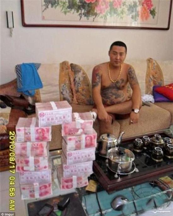 Cuộc sống bí ẩn ít người biết về gã gangster Trung Quốc - Ảnh 12.