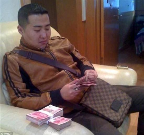 Cuộc sống bí ẩn ít người biết về gã gangster Trung Quốc - Ảnh 3.