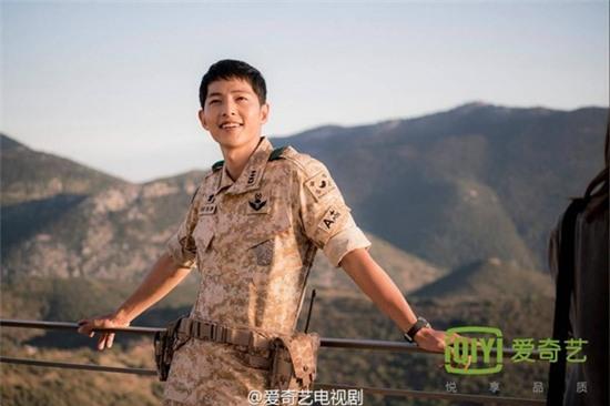 'Hau due mat troi' ban dau khong co dai uy Song Joong Ki hinh anh