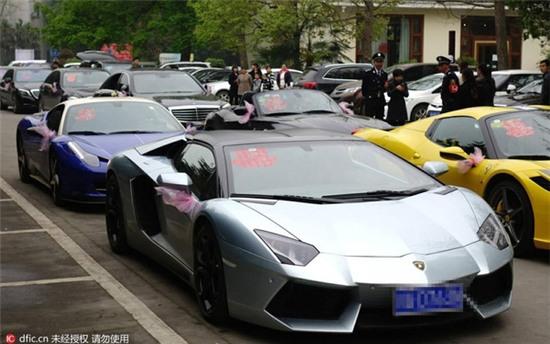 Đám cưới của công tử, tiểu thư nhà giàu với dàn siêu xe khủng - Ảnh 2.