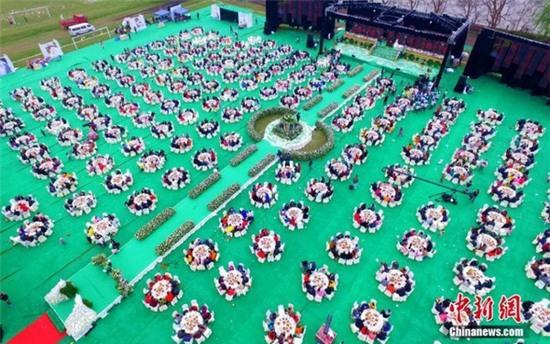 Đám cưới của công tử, tiểu thư nhà giàu với dàn siêu xe khủng - Ảnh 8.