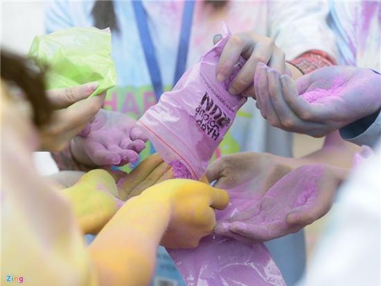Duong chay sac mau soi dong ben ho Guom hinh anh