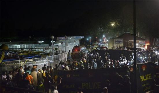 Nổ lớn ở Pakistan khiến hàng chục người chết tại công viên Lahore - Ảnh 7.