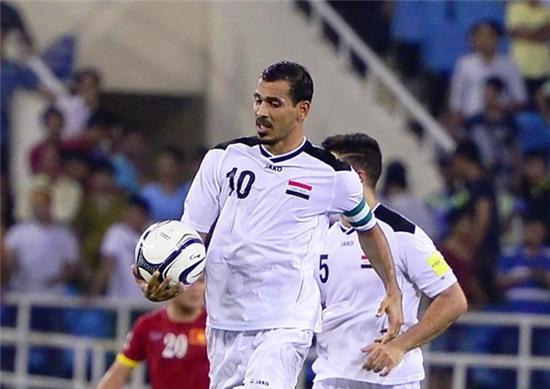Younis Mahmoud năm nay đã 37 tuổi nhưng vẫn là mối đe dọa của đội tuyển Việt Nam ở trận đấu sắp tới.