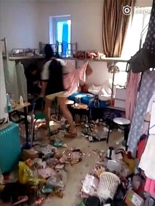 soc voi ktx ban nhu bai rac cua nu sinh trung quoc hinh anh 2