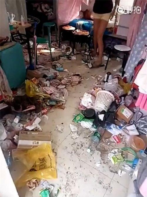 soc voi ktx ban nhu bai rac cua nu sinh trung quoc hinh anh 4