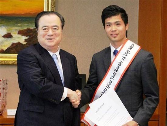 Công Phượng làm cầu nối giữa tỉnh Ibaraki và Việt Nam. Ảnh: Fanpage CLB Mito Hollyhock