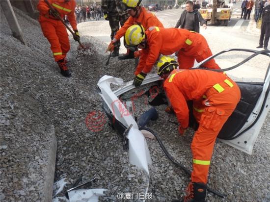 Cặp đôi chết tức tưởi khi container chở 50 tấn sỏi đi bên cạnh bất ngờ lật nhào - Ảnh 7.