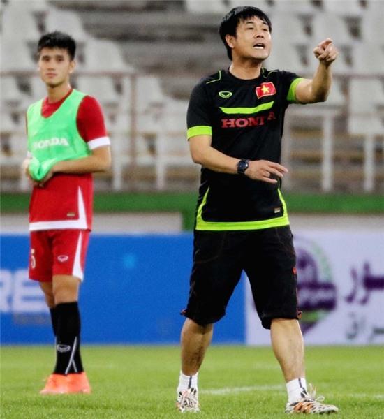 HLV Huu Thang de Tuan Anh ngoi du bi o tran gap Iraq? hinh anh 2