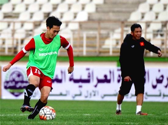 HLV Huu Thang de Tuan Anh ngoi du bi o tran gap Iraq? hinh anh 5