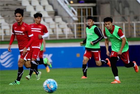 HLV Huu Thang de Tuan Anh ngoi du bi o tran gap Iraq? hinh anh 6