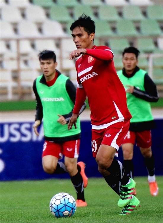 HLV Huu Thang de Tuan Anh ngoi du bi o tran gap Iraq? hinh anh 7