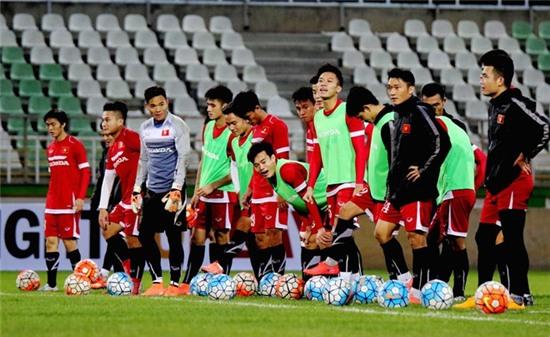 HLV Huu Thang de Tuan Anh ngoi du bi o tran gap Iraq? hinh anh 8