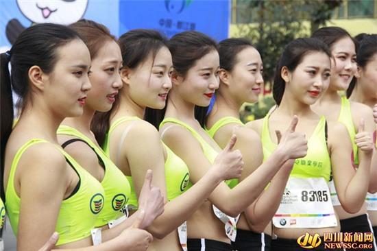 Nữ tiếp viên hàng không đi giày cao gót chạy marathon 8km vì Song Joong Ki - Ảnh 4.