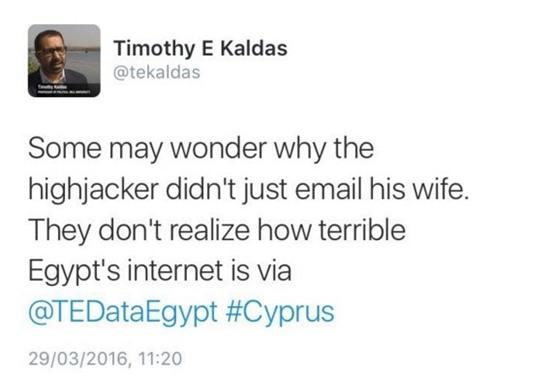 Nhung phan ung hai huoc vu cuop may bay de tham vo cu hinh anh 1