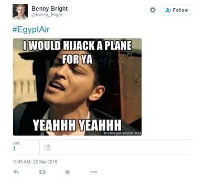 Nhung phan ung hai huoc vu cuop may bay de tham vo cu hinh anh 2