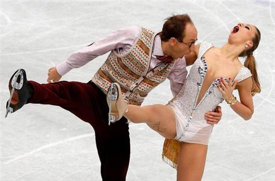 Ối giời ơi, cô giấu cái gì trong đấy thế?