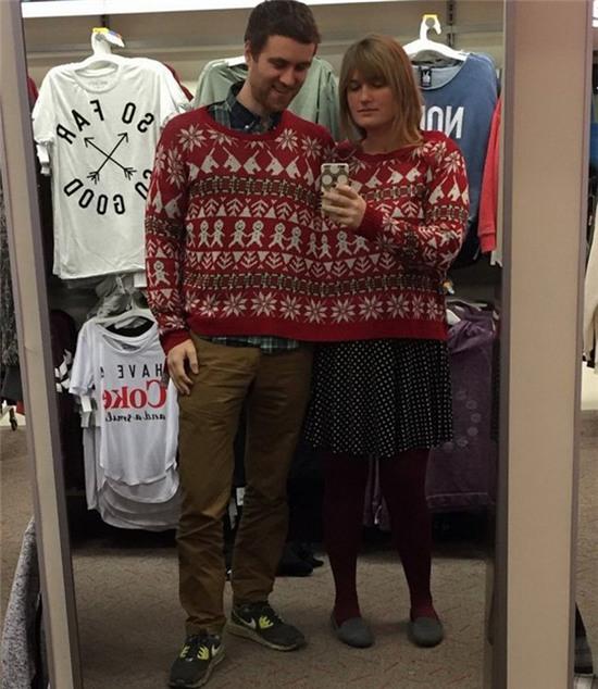 Áo như thế này mới gọi là áo đôi chứ.