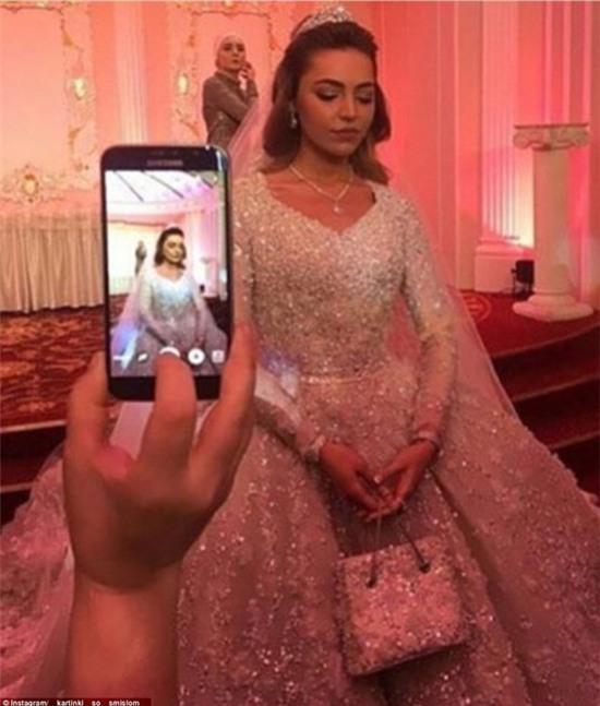 Nghẹt thở trước độ xa hoa trong đám cưới hơn 22.000 tỷ của Lọ Lem phiên bản đời thực - Ảnh 14.