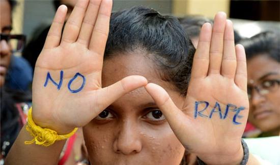 be gai 6 tuoi bi thay giao cuong hiep vi khong lam bai tap hinh anh 2