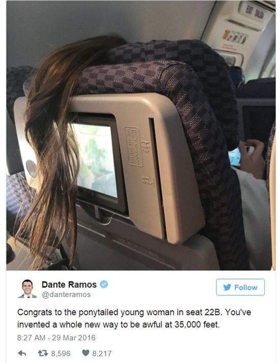Cô gái bị chỉ trích dữ dội vì có hành động kém duyên trên máy bay - Ảnh 1.