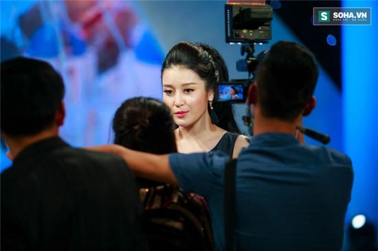 Huyền My thu hút sự chú ý đặc biệt của các cơ quan truyền thông. Cô liên tục nhận được lời mời trả lời phỏng vấn.