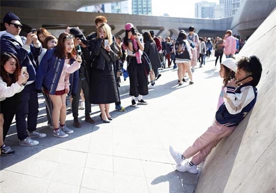Góc tối phía sau những đứa trẻ sành điệu trong tuần lễ thời trang Seoul - Ảnh 6.