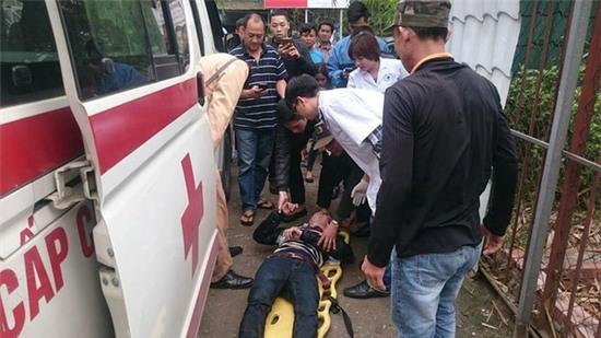 Cứu sống một nam thanh niên nhảy cầu Chương Dương tự tử - Ảnh 2.