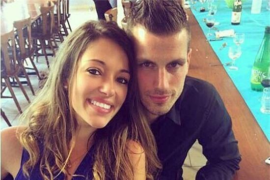 sao-trieu-phu-mu-cau-hon-nu-nhan-vien-ban-hang-5