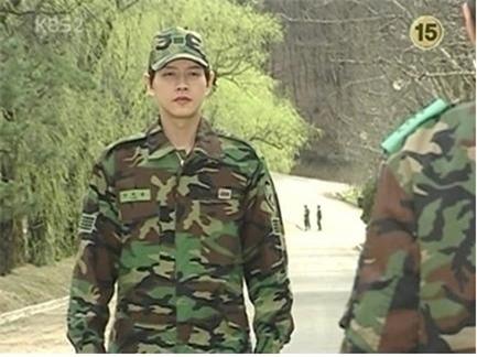  Park Hae Jin vai hạ sĩ Nam trong phim. 