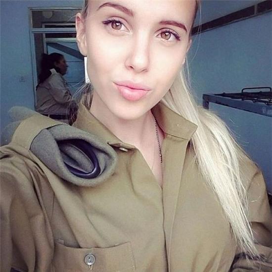 Cô nàng nổi tiếng khắp thế giới nhờ là nữ quân nhân nóng bỏng nhất Israel - Ảnh 5.