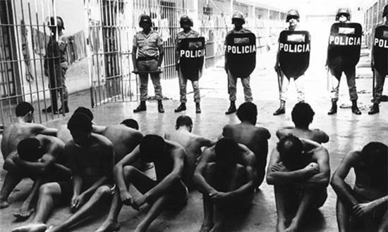 “Hãi hùng luật ngầm trong nhà tù Mỹ gây ám ảnh”