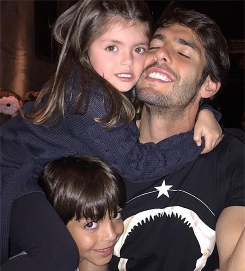 cuoc-song-sau-ly-hon-cua-kaka-9