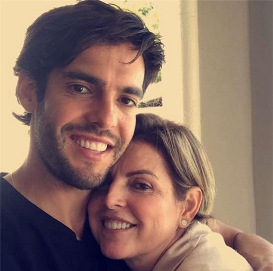 cuoc-song-sau-ly-hon-cua-kaka-3