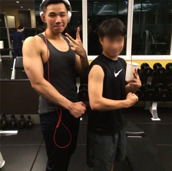 Hé lộ em trai bảnh bao và em gái xinh đẹp của thiếu gia nhà Tân Hoàng Minh - Ảnh 5.