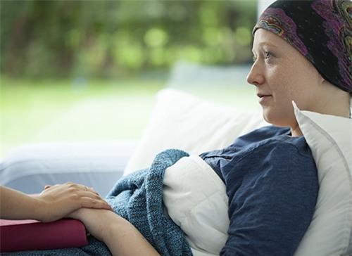 Chữa ung thư cần một liệu pháp toàn diện. (Ảnh: North Western Mutual)