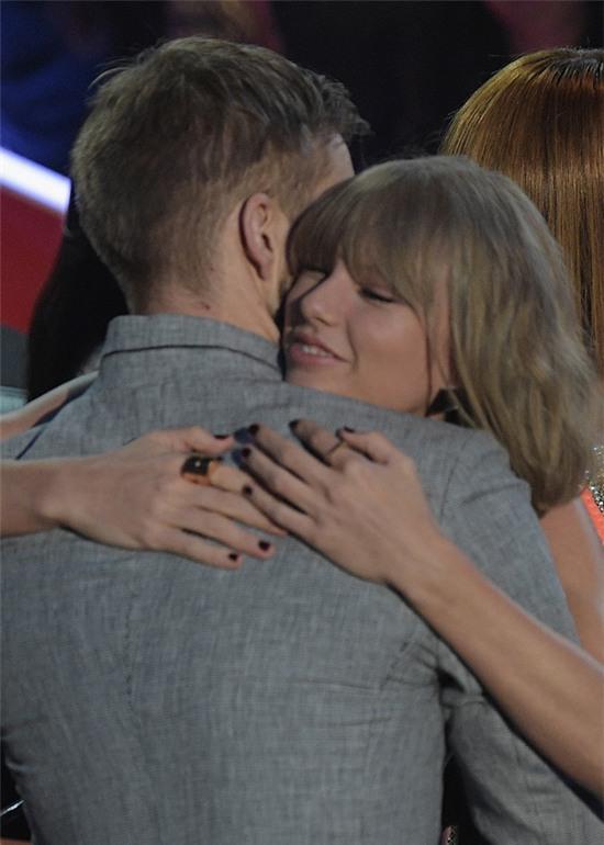 Taylor Swift khiến fan tan chảy với lời cảm ơn ngọt ngào dành cho Calvin Harris - Ảnh 2.