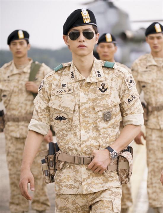 Siêu hot tại Trung Quốc, hình ảnh Đại úy Song Joong Ki bị in lên cả... tiền âm phủ - Ảnh 2.