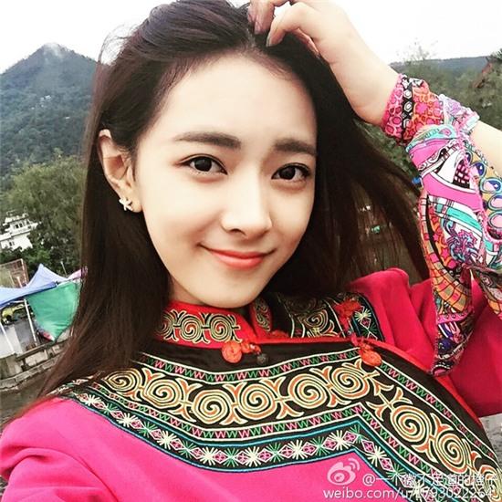  Nổi tiếng với danh hiệu hot girl từ những ngày còn học trung học, nhưng Trương Hàm có một đời tư tương đối kín tiếng. Weibo của mỹ nữ này hiện đang sở hữu hơn 3000 lượt theo dõi. 