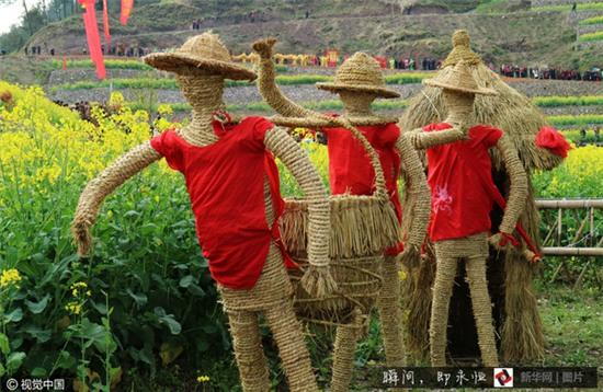 Du khách Trung Quốc đổ xô đi xem triển lãm... bù nhìn rơm - Ảnh 10.