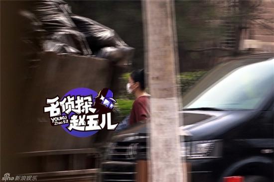 Tạ Đình Phong - Vương Phi bị bắt gặp tình tứ nắm tay nhau đi dạo đêm - Ảnh 2.