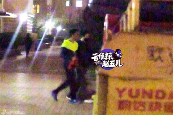 Tạ Đình Phong - Vương Phi bị bắt gặp tình tứ nắm tay nhau đi dạo đêm - Ảnh 8.