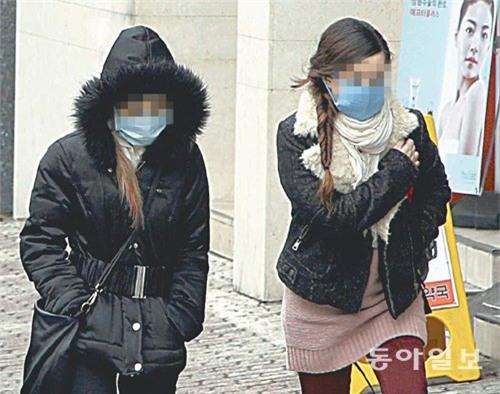 Đây là những hình ảnh đã quá quen thuộc tại kinh đô phẫu thuật thẩm mỹ Hàn Quốc - Ảnh 7.