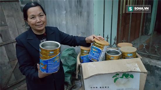 Bà Mến tích cóp hộp sữa để làm quan tài cho các hài nhi xấu số.
