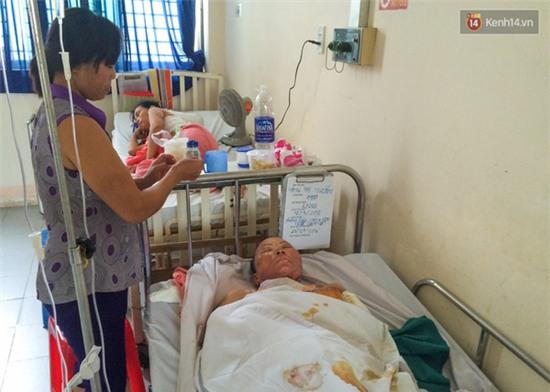 Bé gái 3 tuổi nghịch xăng bên bếp lẩu, cả gia đình bị thiêu sống - Ảnh 3.