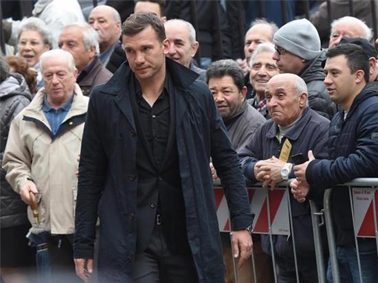 paolo-maldini-khoc-cuoi-trong-le-tang-bo-9