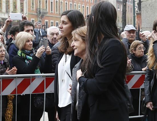 paolo-maldini-khoc-cuoi-trong-le-tang-bo-2